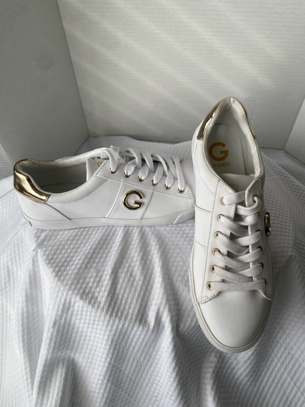 G by Guess White Sneakers with Gold Accents Super Cute Women’s Size 11M NWOT - Picture 6 of 9
